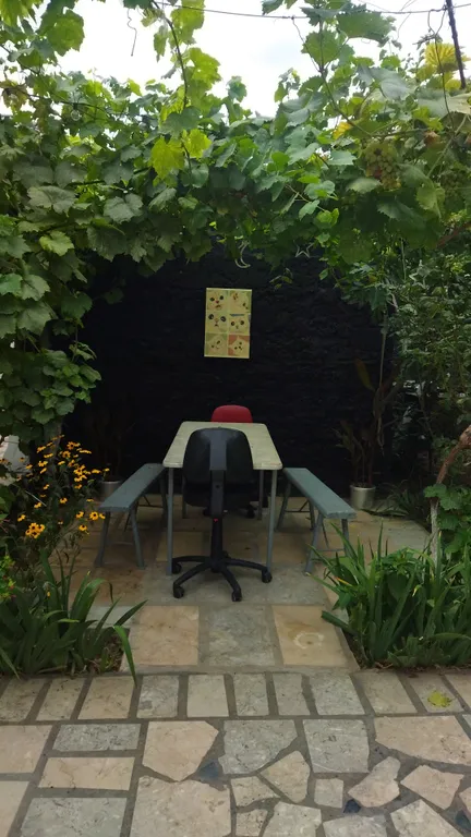 Комната с отдельным входом и двориком сдается женскому полу