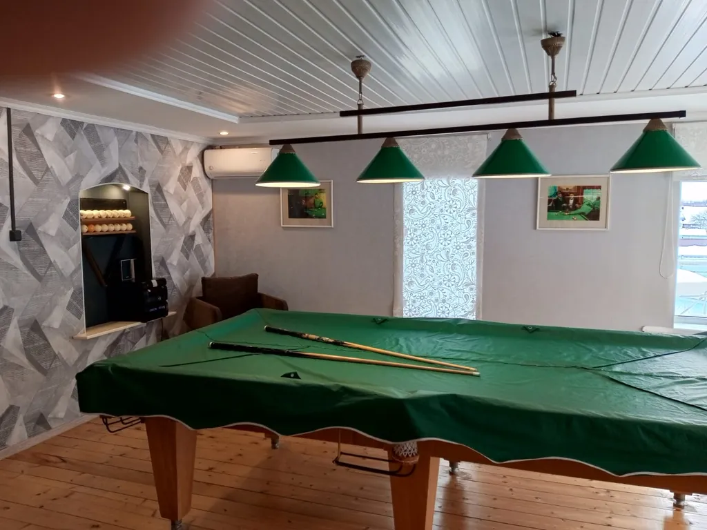 Дом с сауной и бассейном