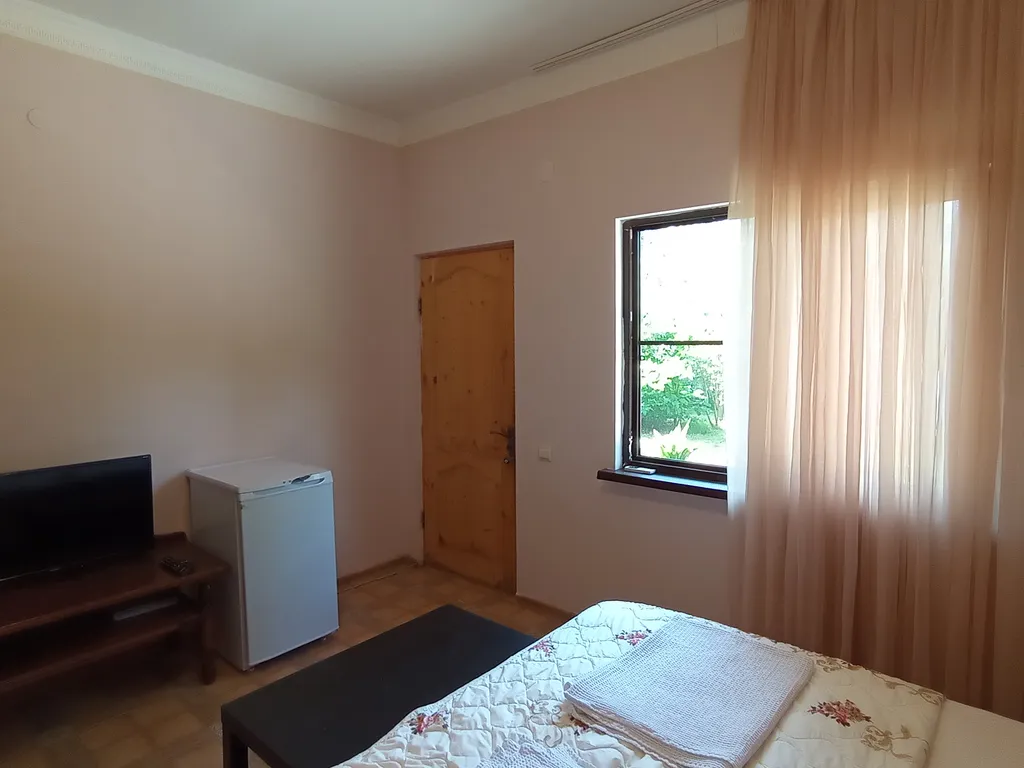 Коттедж в саду у Веры