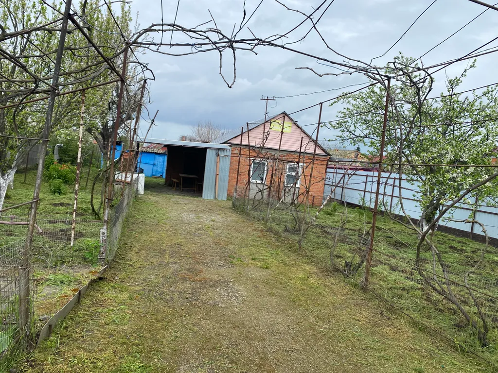 Дом без хозяев рядом с морем