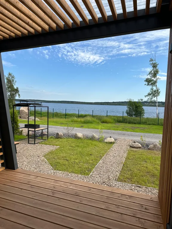 Коттедж Отдельностоящий дом с верандой и видом на озеро — Мичуринское