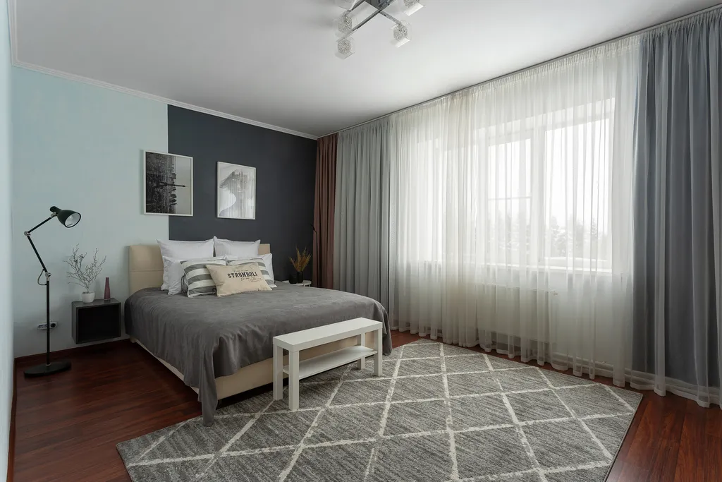 Таун-хаус в современном районе частной застройки