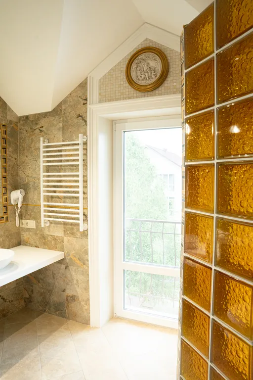 Уникальная локация-отдельный этаж из 3 комнат в спа-комплексе