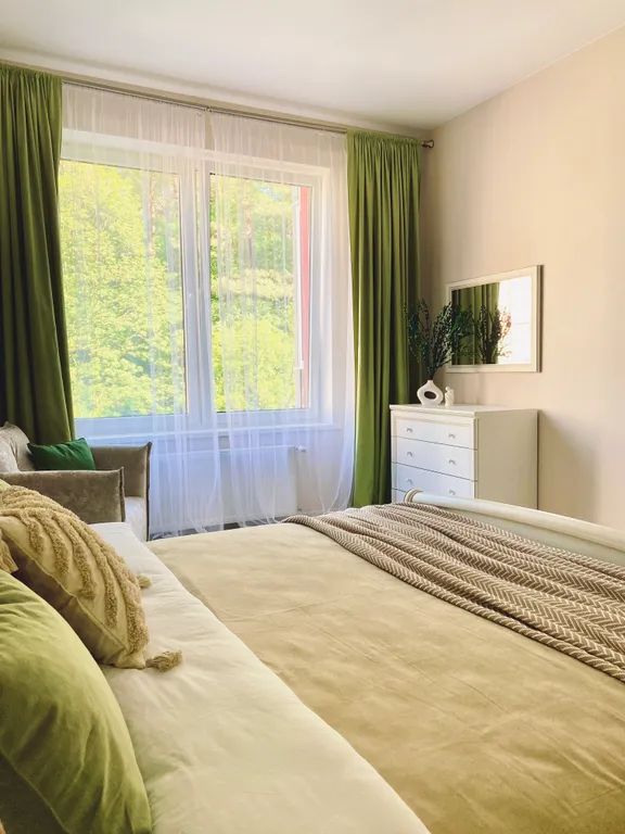 Счастливые семейные апартаменты у озера