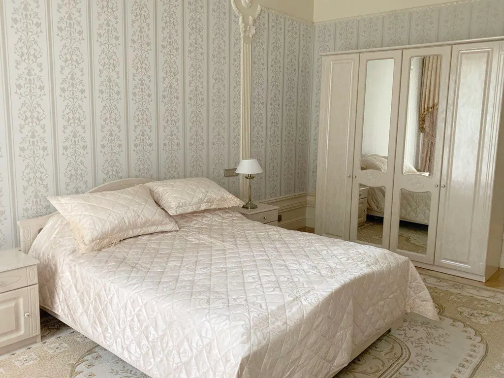 Двухэтажный коттедж в центре