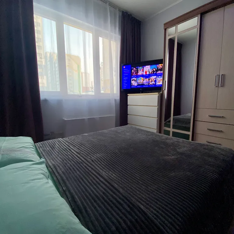 У Ледового дворца и областной больницы