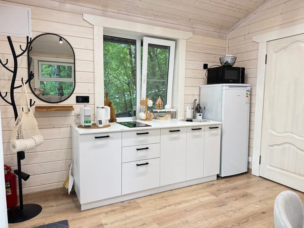 "ПОД КРОНАМИ" -Дом с чаном в лесу