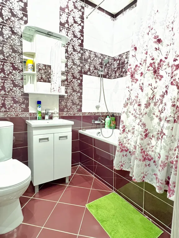 Новая евротрешка в центре города с красивым видом из окон