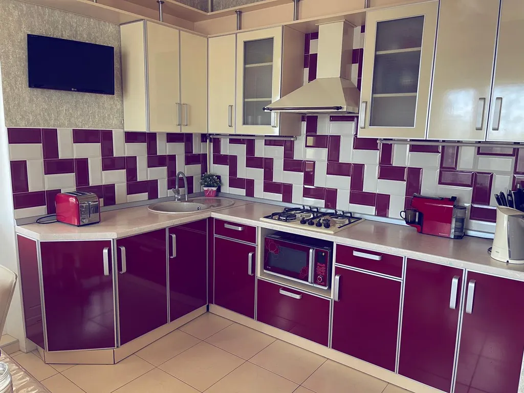 Большой дом в Евпатории со своим двором