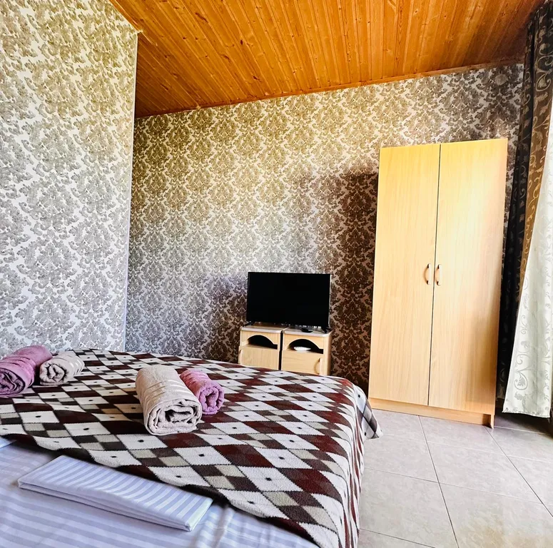 Недорогая комната с видом на горы