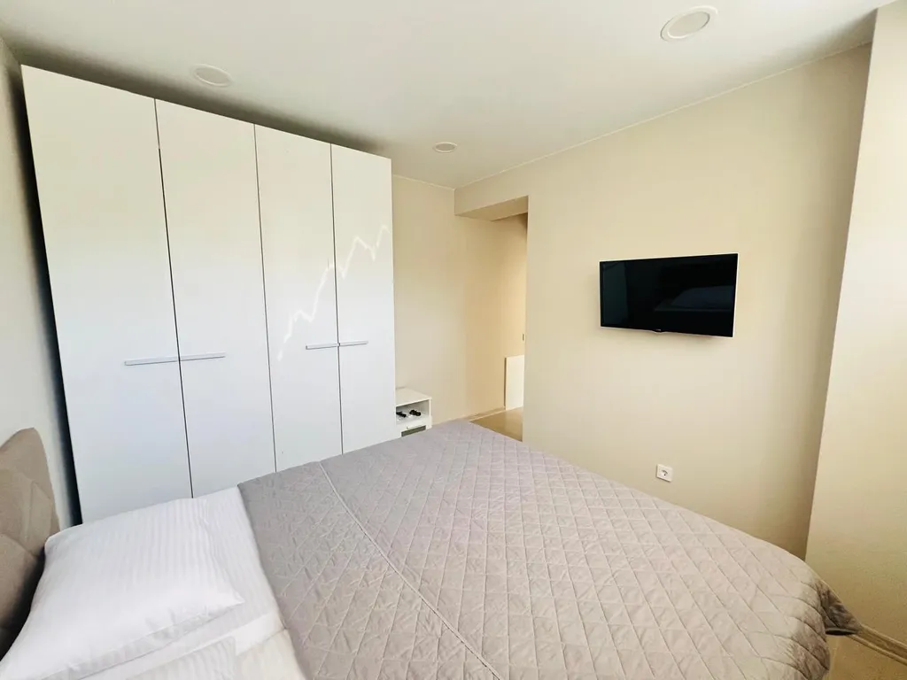 Квартира с бассейном на территории