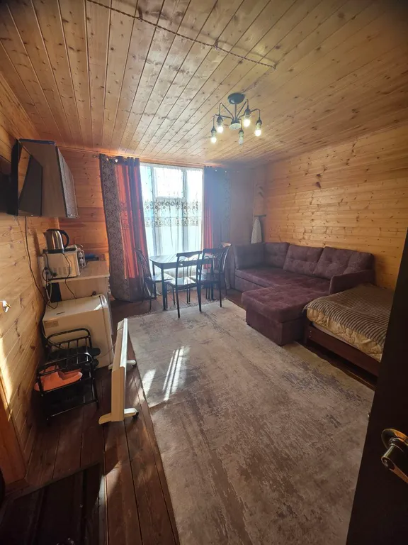 Домик с видом на горы