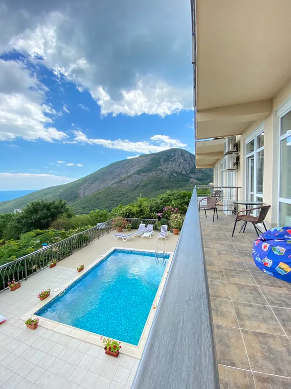 Апартаменты с видом на море и гору Аю-Даг