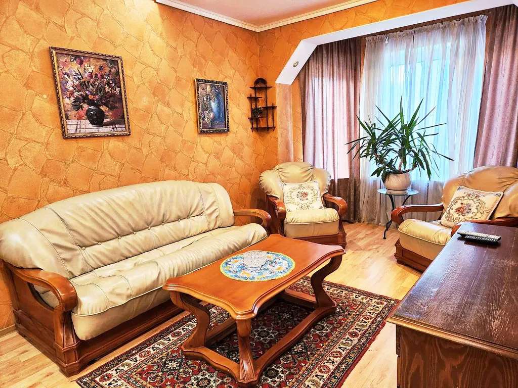 Просторная квартира в центре у моря