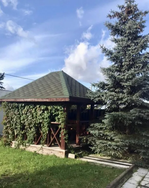 Дом с баней и бассейном