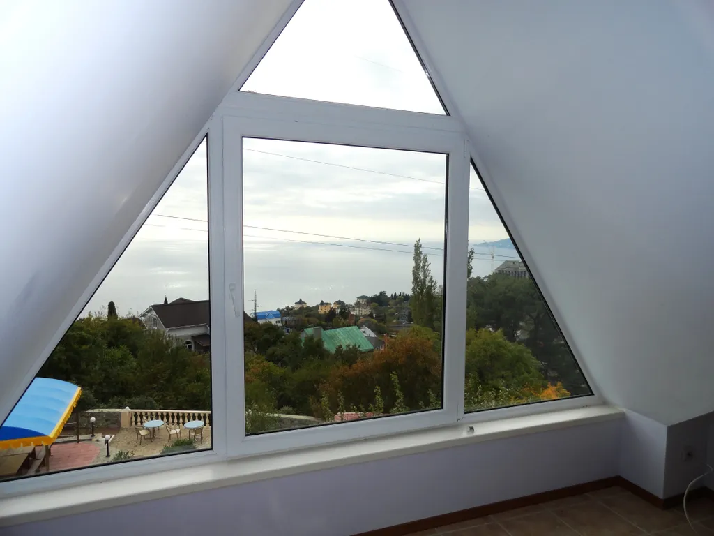 Вилла в сосновом бору с бассейном и видом на море и горы