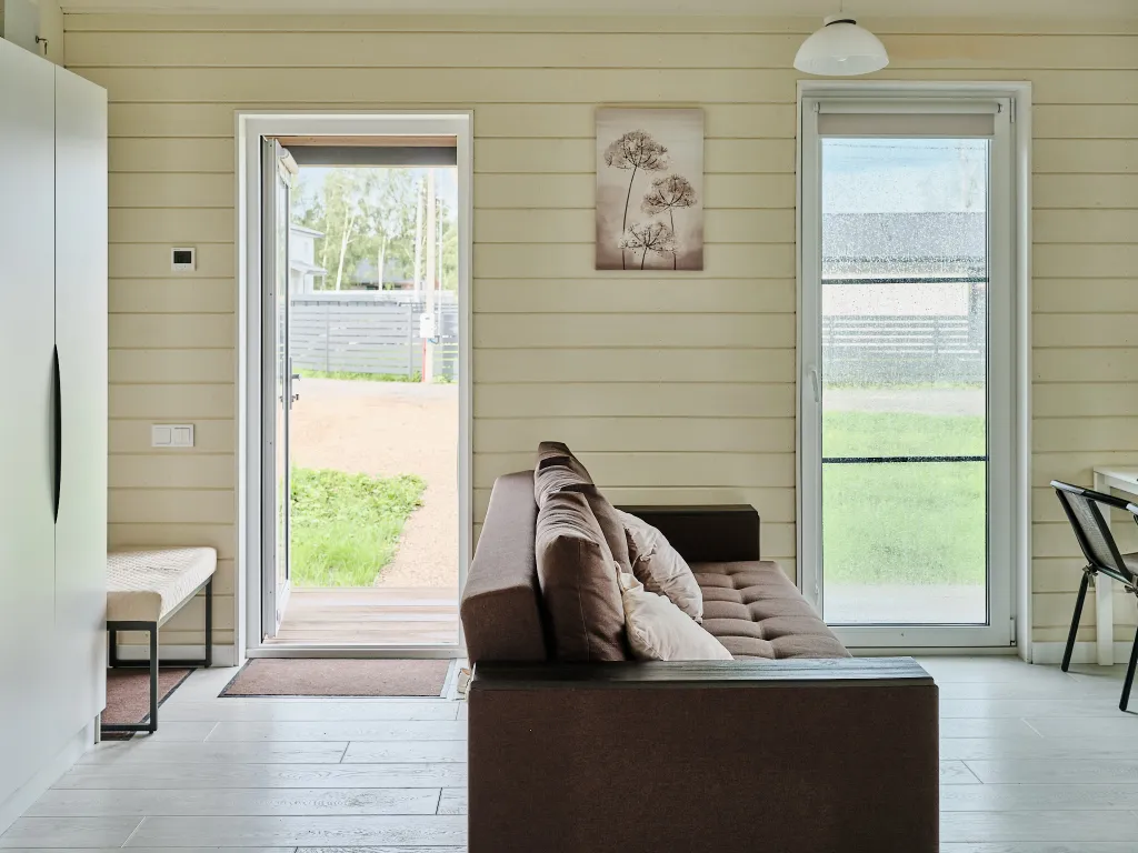 Коттедж Новый дом с сауной и детской/спортивной площадкой — Капорки