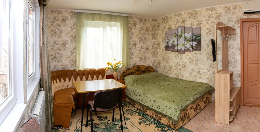 Уютный номер с видом на горы