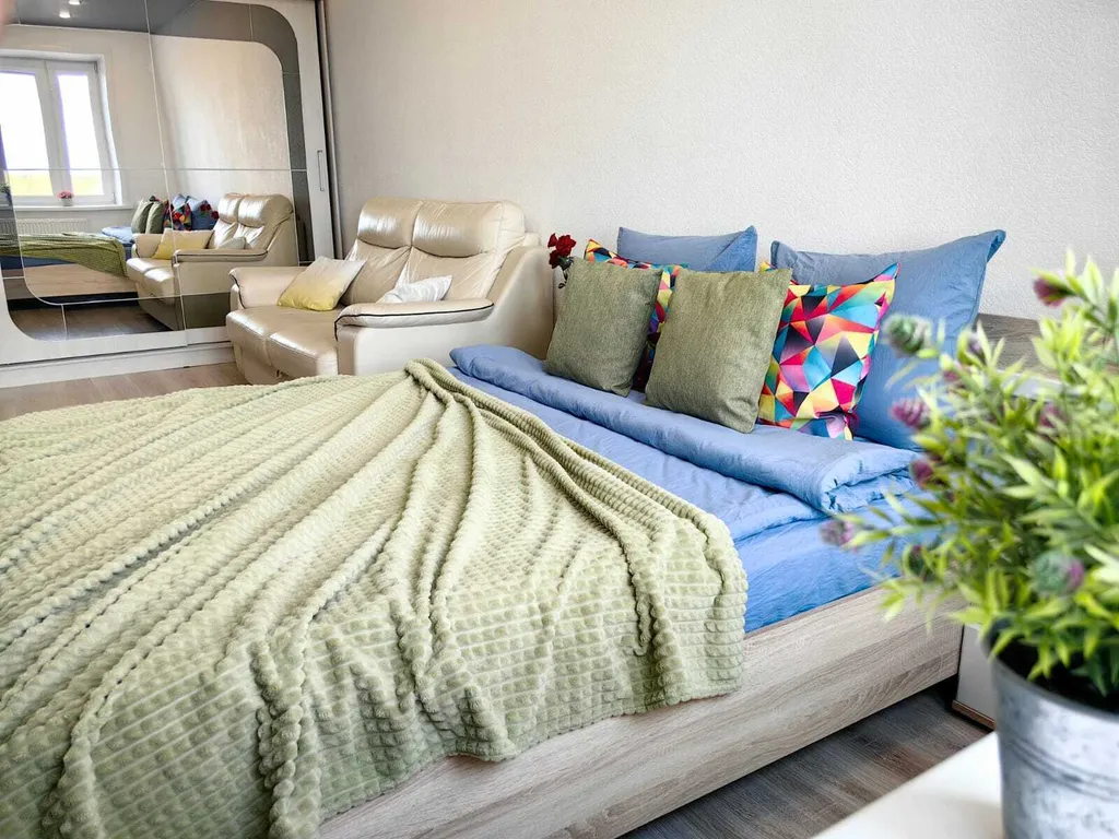 Уютная однокомнатная квартира с просторной лоджией — аренда посуточно в Северодвинск