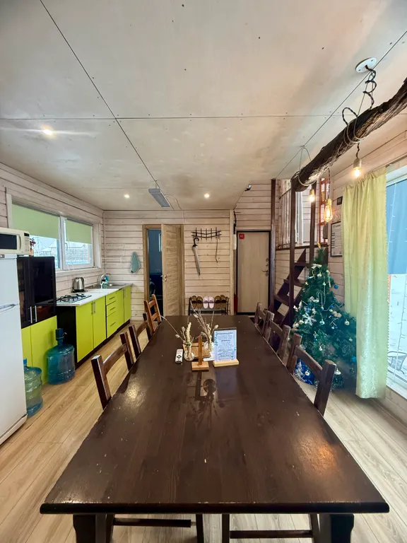 Дом с панорамными окнами на берегу озера на 6 чел с баней на територии