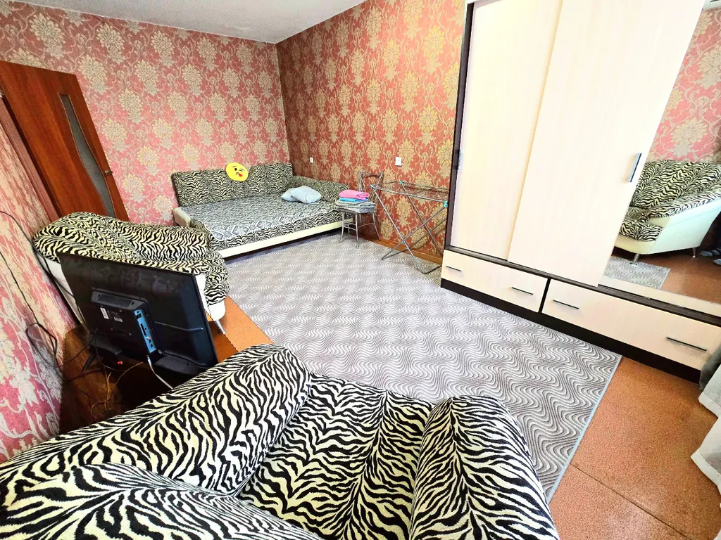 Однушечка возле линии в центре харьковской горы