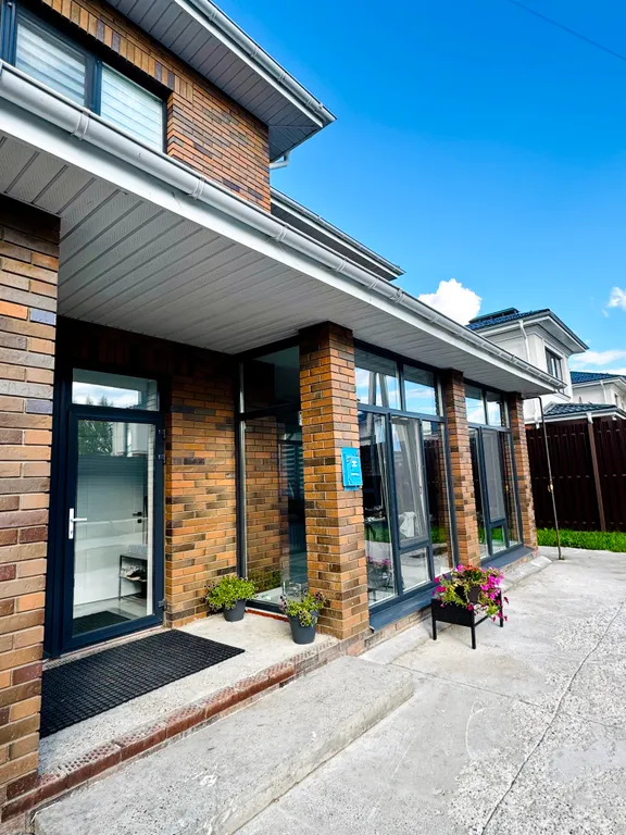 Современный коттедж в черте города