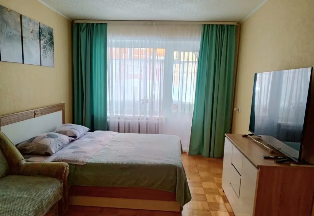 2-комнатная квартира с двумя кроватями и диваном