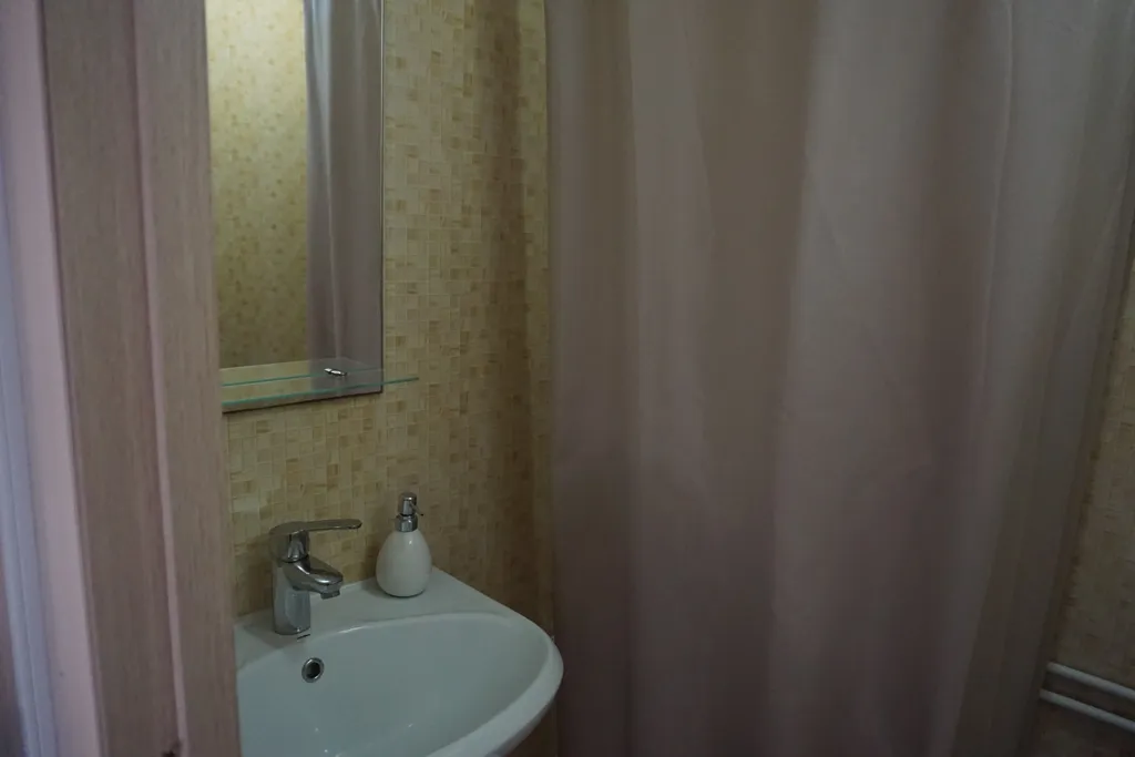 Домик с двуспальной кроватью и террасой