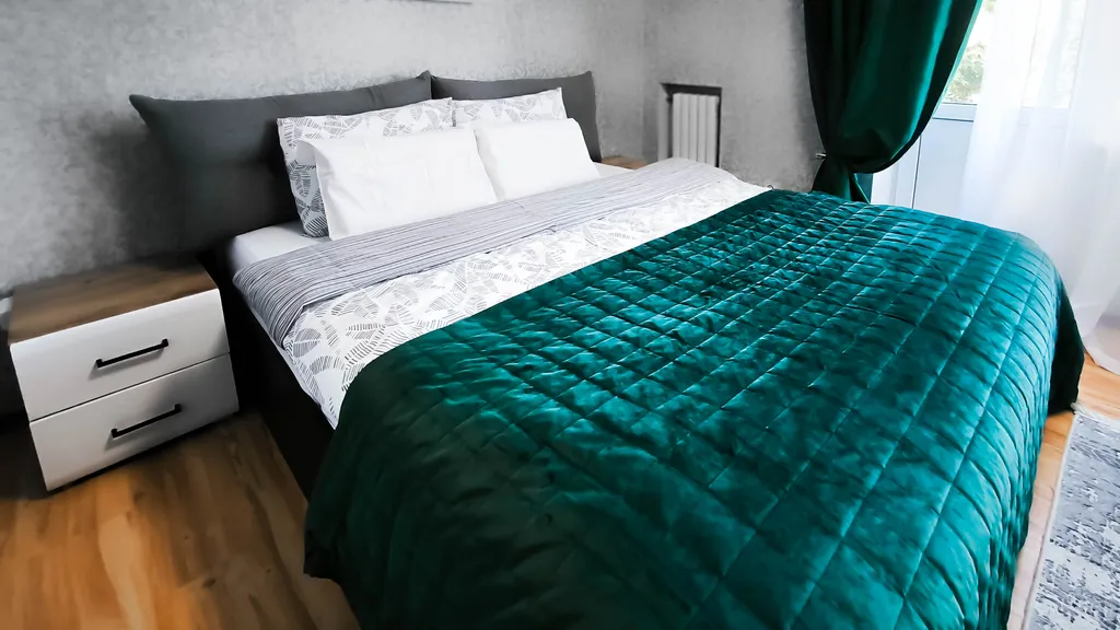 Квартира в самом центре, с огороженной парковкой.