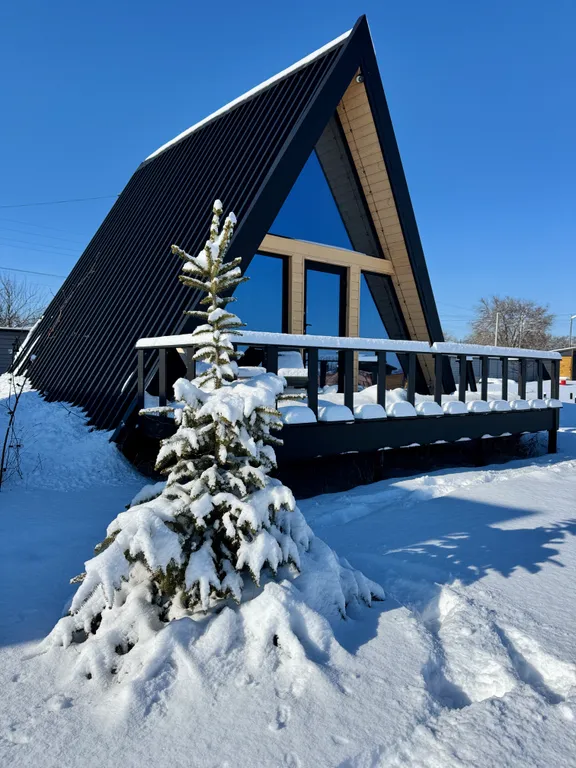 Дoм у реки с собственным причалом и рыбалкой