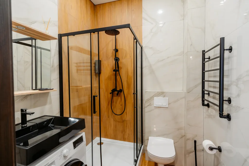 Большой дом в вековом лесу