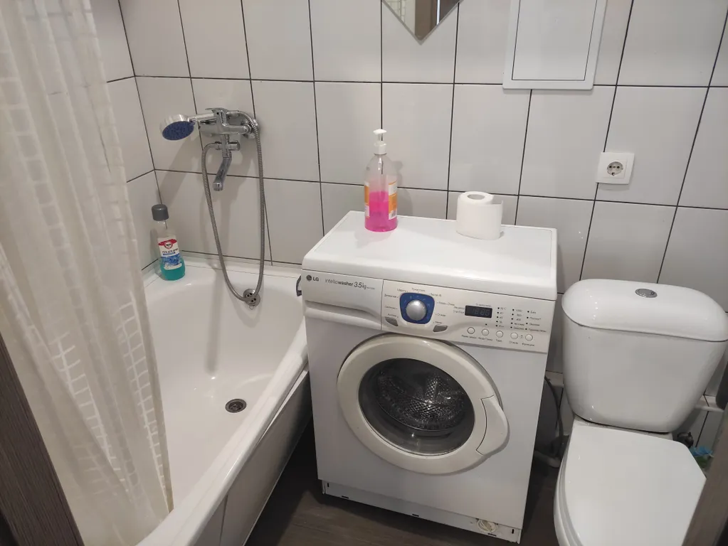 Студия в центре левого берега у метро Студенческая