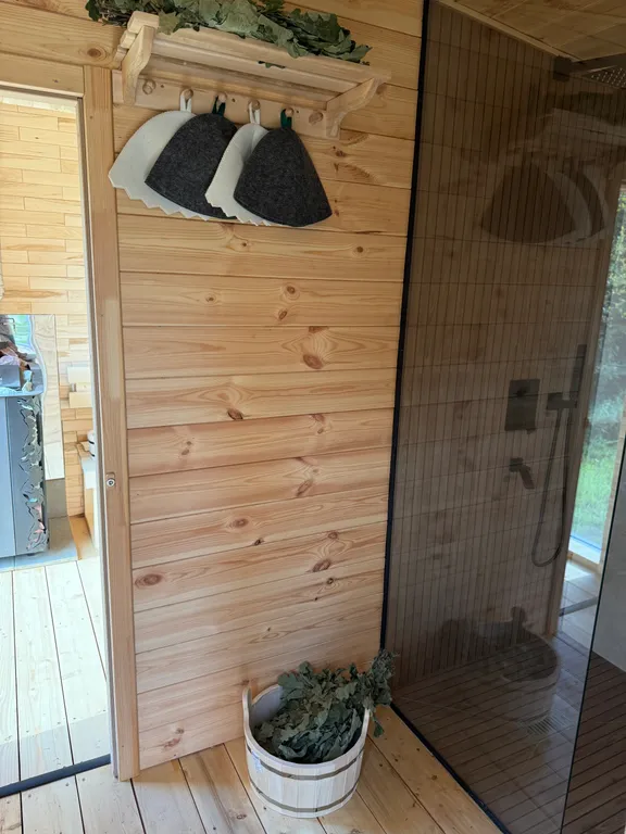 Коттедж с чаном и сауной в черте города