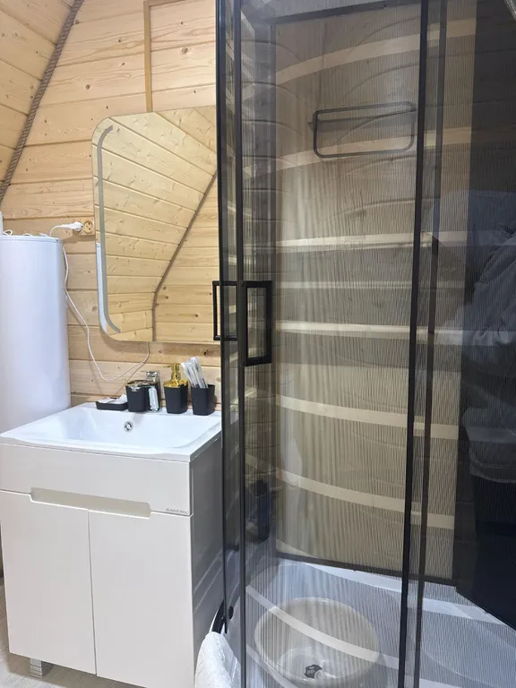 А-фрейм с видом на горы и лес