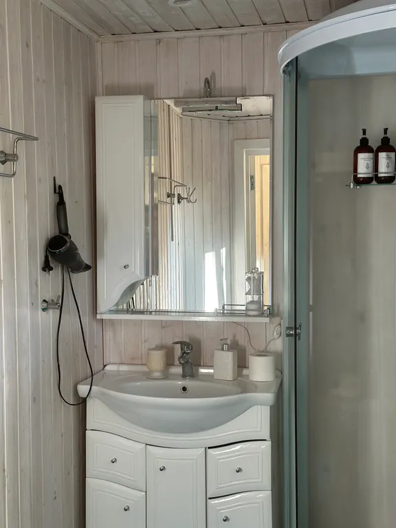 Загородный дом с баней и беседкой