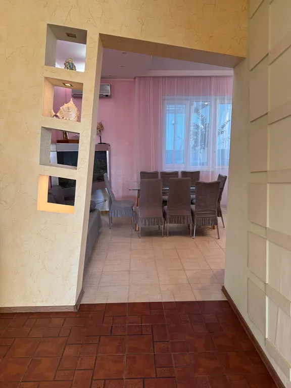 Дом с большим бассейном