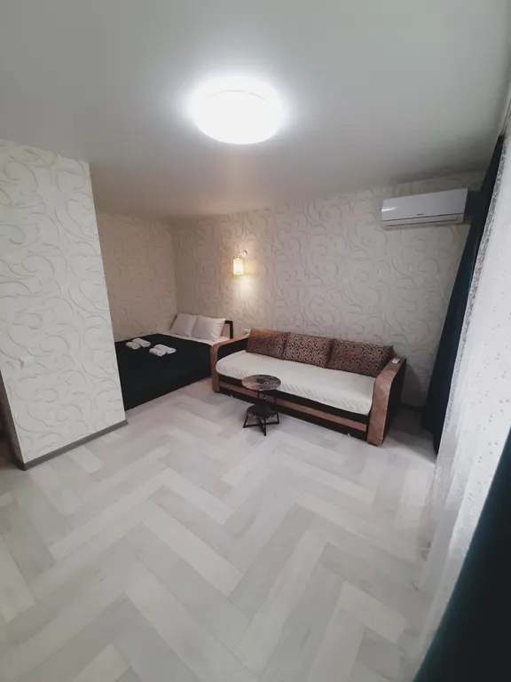 Квартира рядом с Ледовым комплексом Кристалл, бассейном Нефтяник