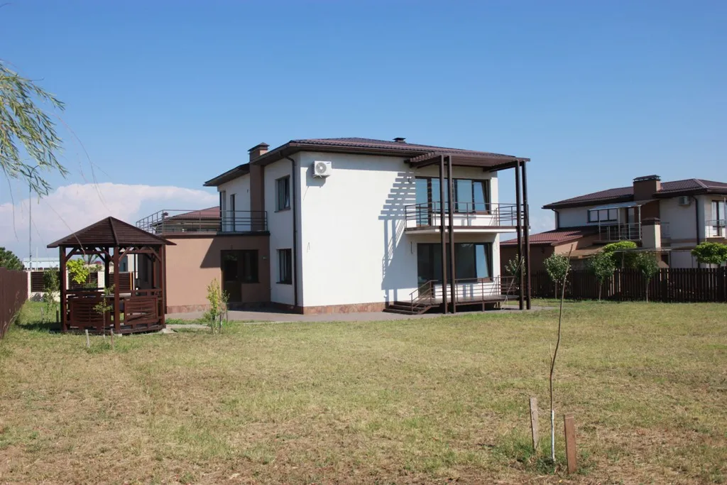 Вилла на 3 линии от моря