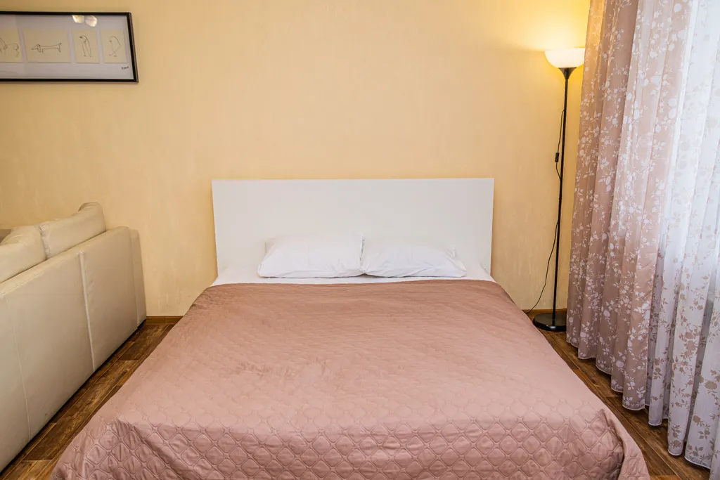 Квартира-студия в пастельных тонах на ЗАГСе — аренда посуточно в Юрга