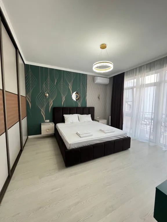 Новый дом с бассейном