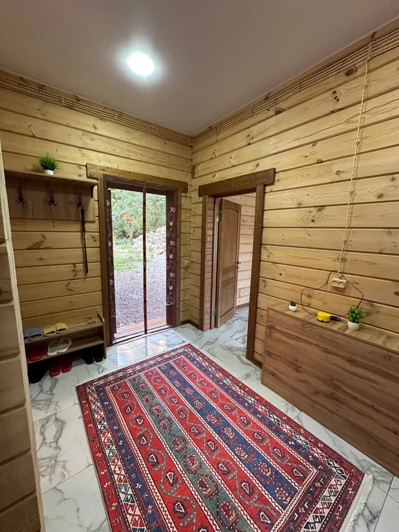 Роскошный эко дом Аквамарин с террасой у водопада и леса