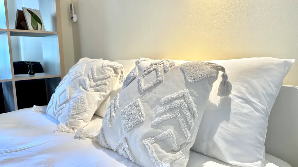 Крутые апартаменты с балконом рядом с Парижской площадью