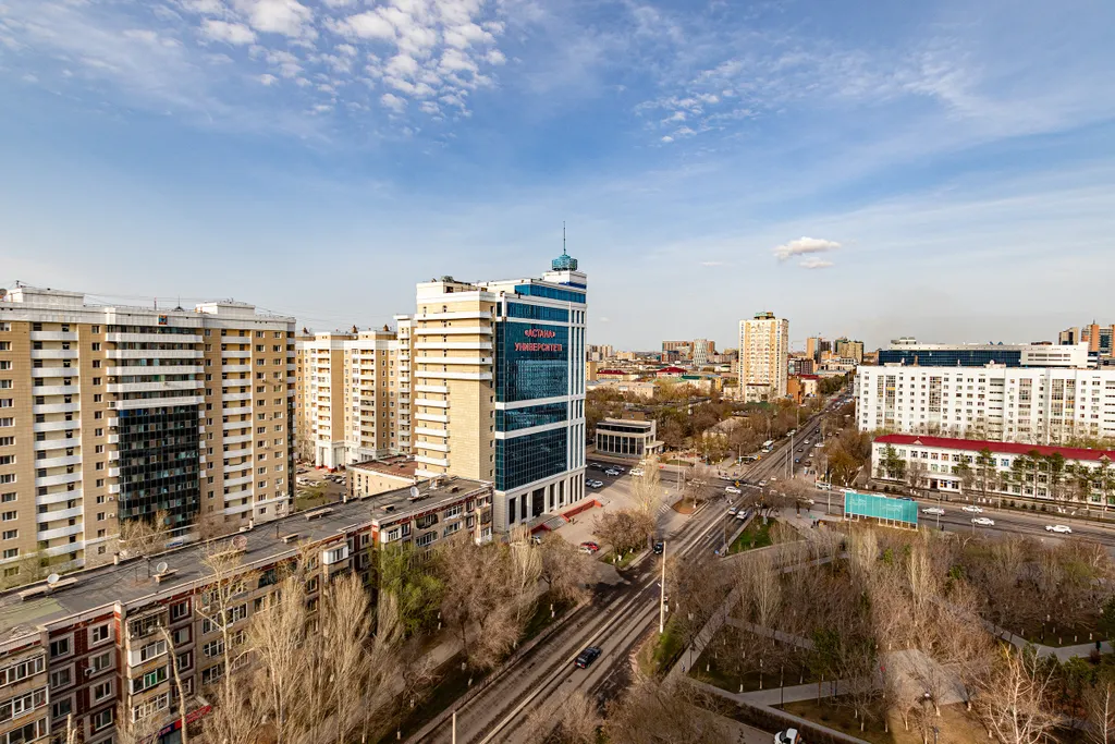 2-комнатная с видом на город возле набережной в старом центре Астаны