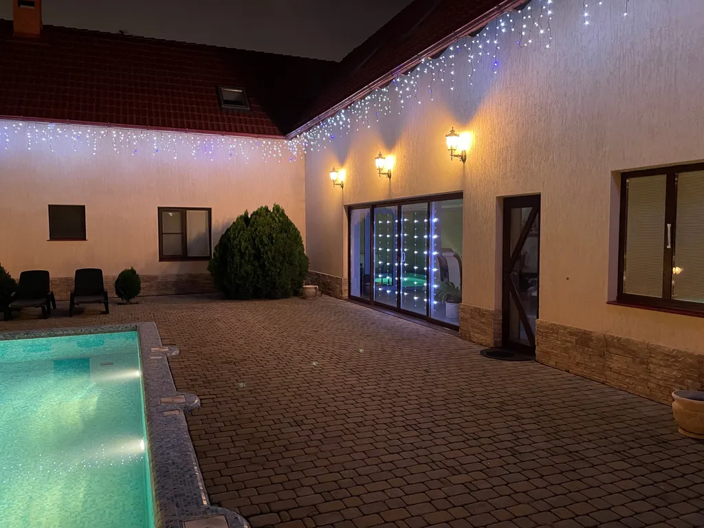 Красивый дом с баней и бассейном