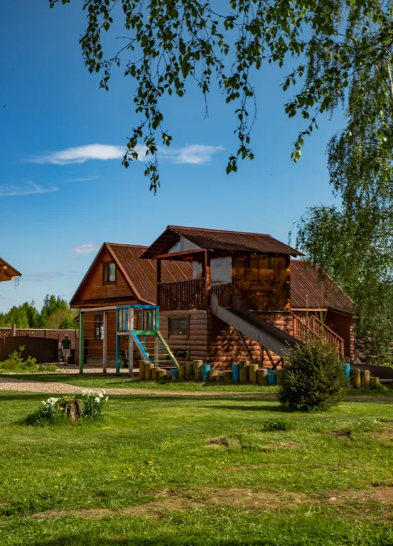 Уютный коттедж с балконом на шесть человек на берегу озера Селигер