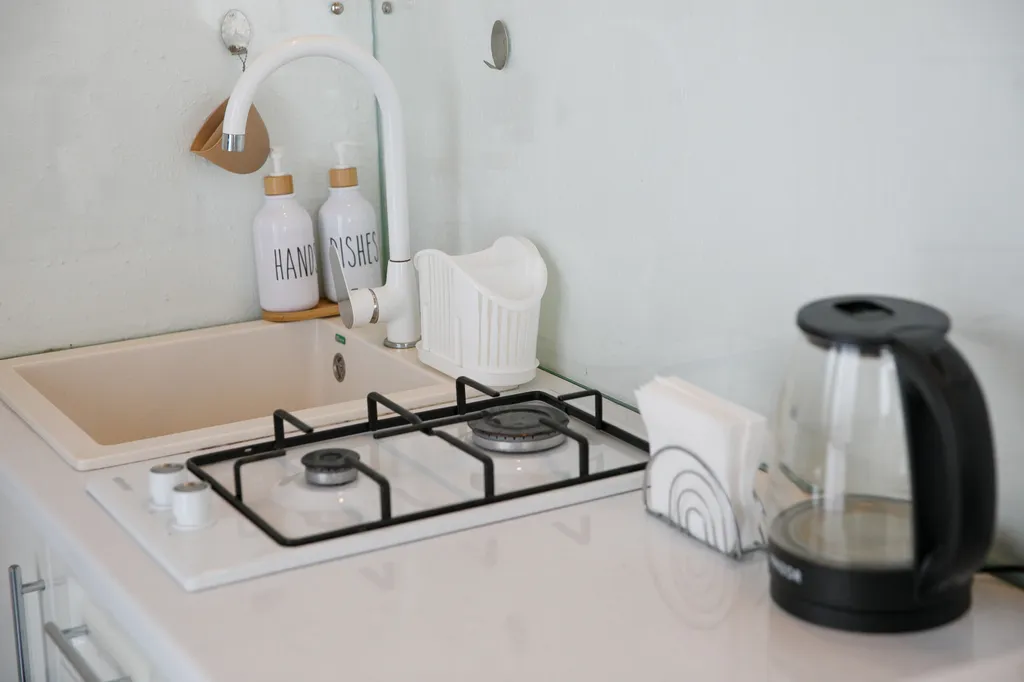 Глэмпинг на берегу с панорамными окнами