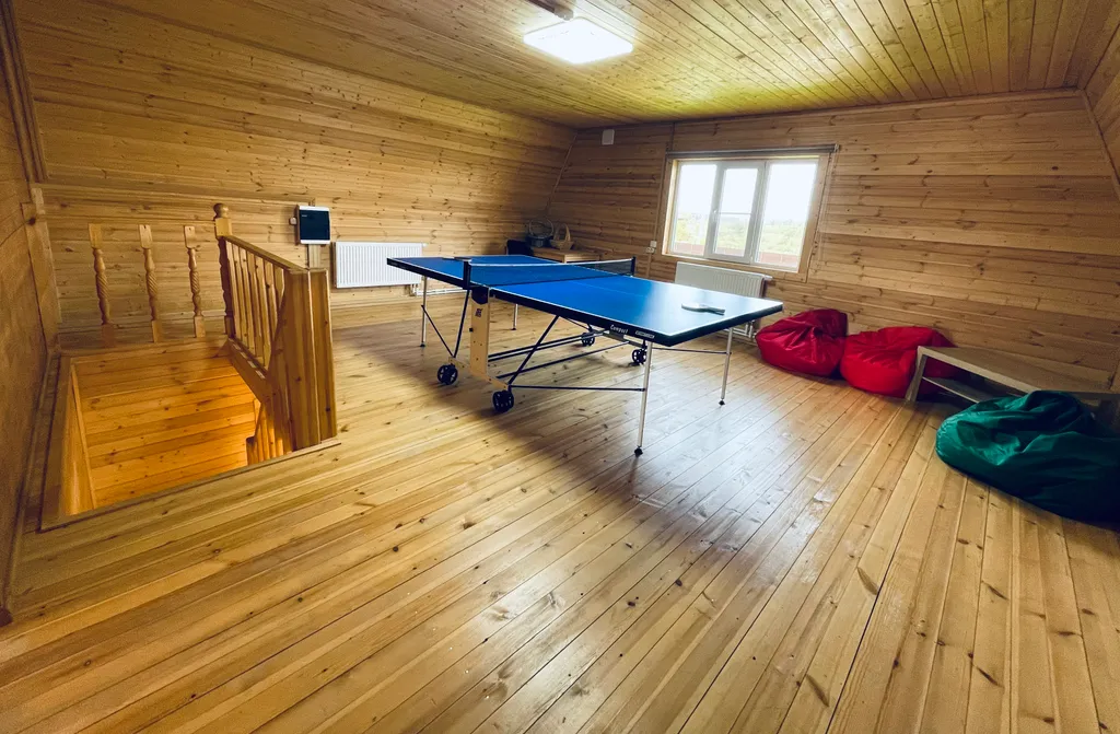 Уютный деревянный дом в тихой деревне