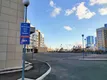 Все автомобили находятся только по периметру двора