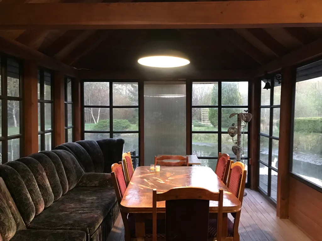 Прибрежный уголок для отдыха на природе