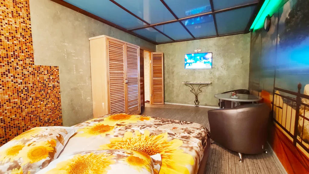 Квартира с большой кроватью и душевой кабиной — аренда посуточно в Тольятти